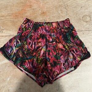 Lululemon Hotty Hot Short